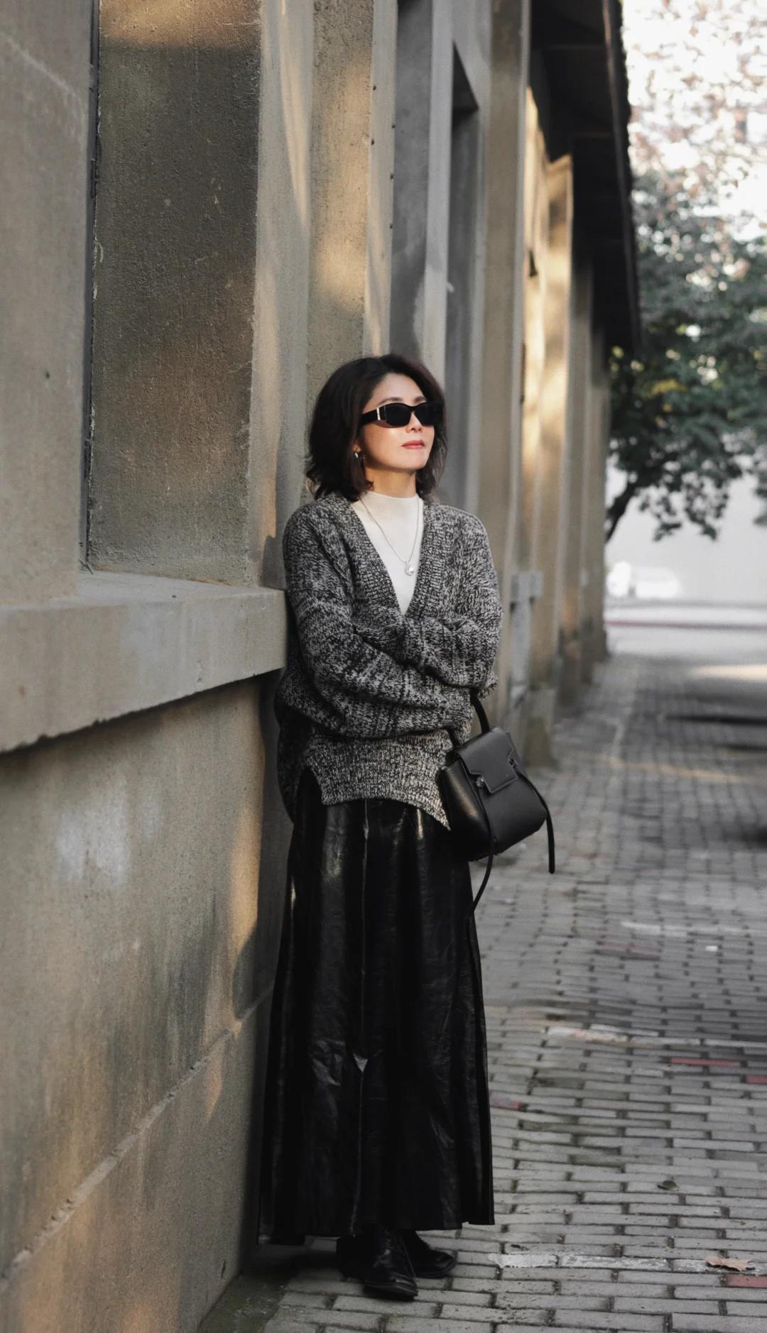 灰黑配yyds！50岁博主春季高级感穿搭拿捏！宝子们，春季穿搭别再千篇一律啦！