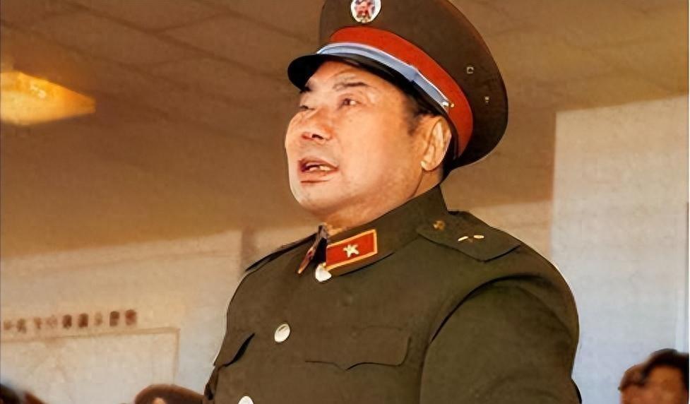 杨得志正式接任昆明军区司令员职位，交接时说王必成司令员已经事无巨细都准备好了！