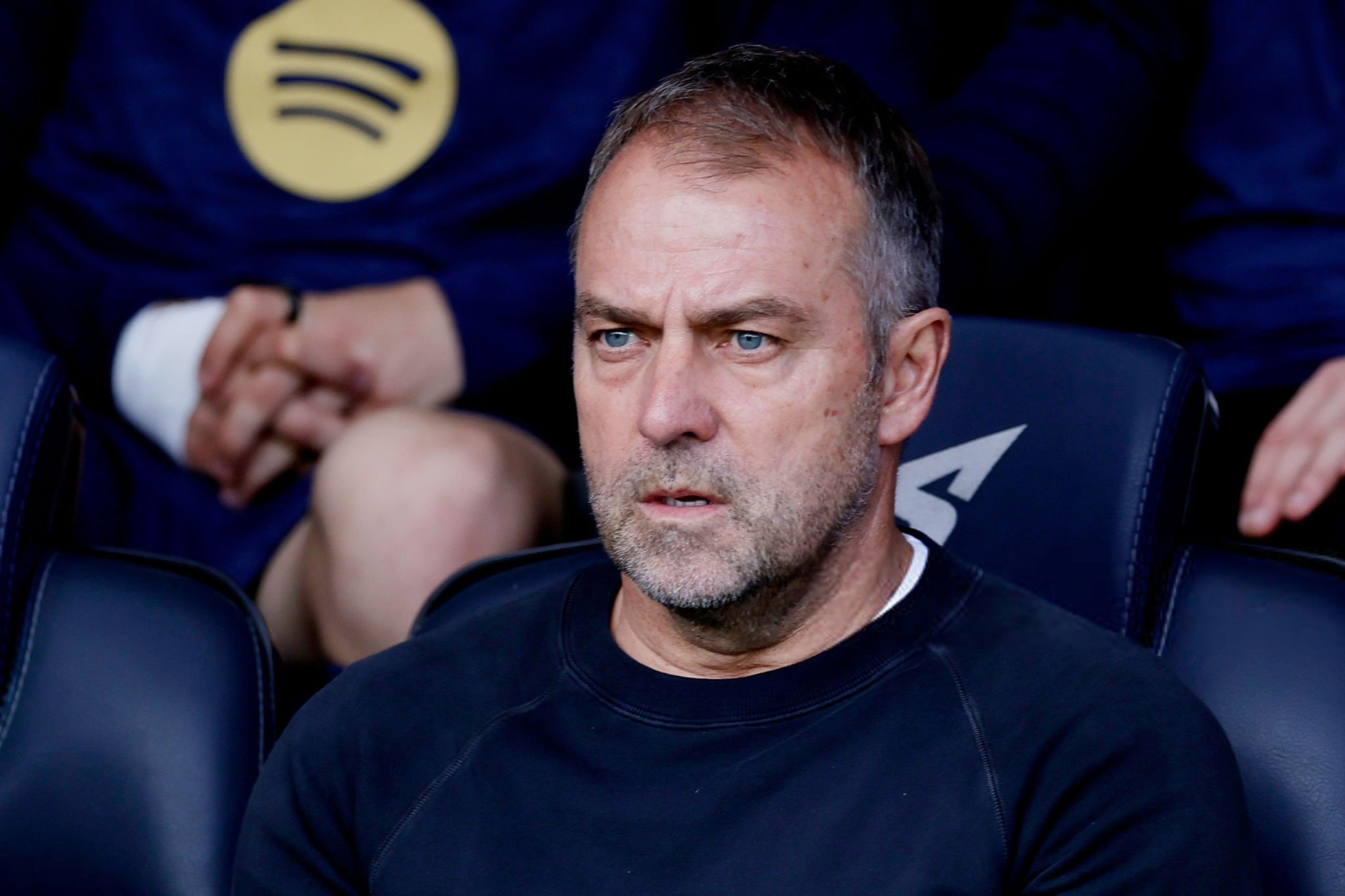 世体：下一场对阵塞尔塔将是弗里克执教巴萨第50场西甲比赛。在巴萨队史上教练在西甲