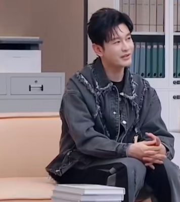 黄晓明我其实有时候挺后悔的就我年轻的时候把最不耐烦的最暴躁的情绪往往留给了我最