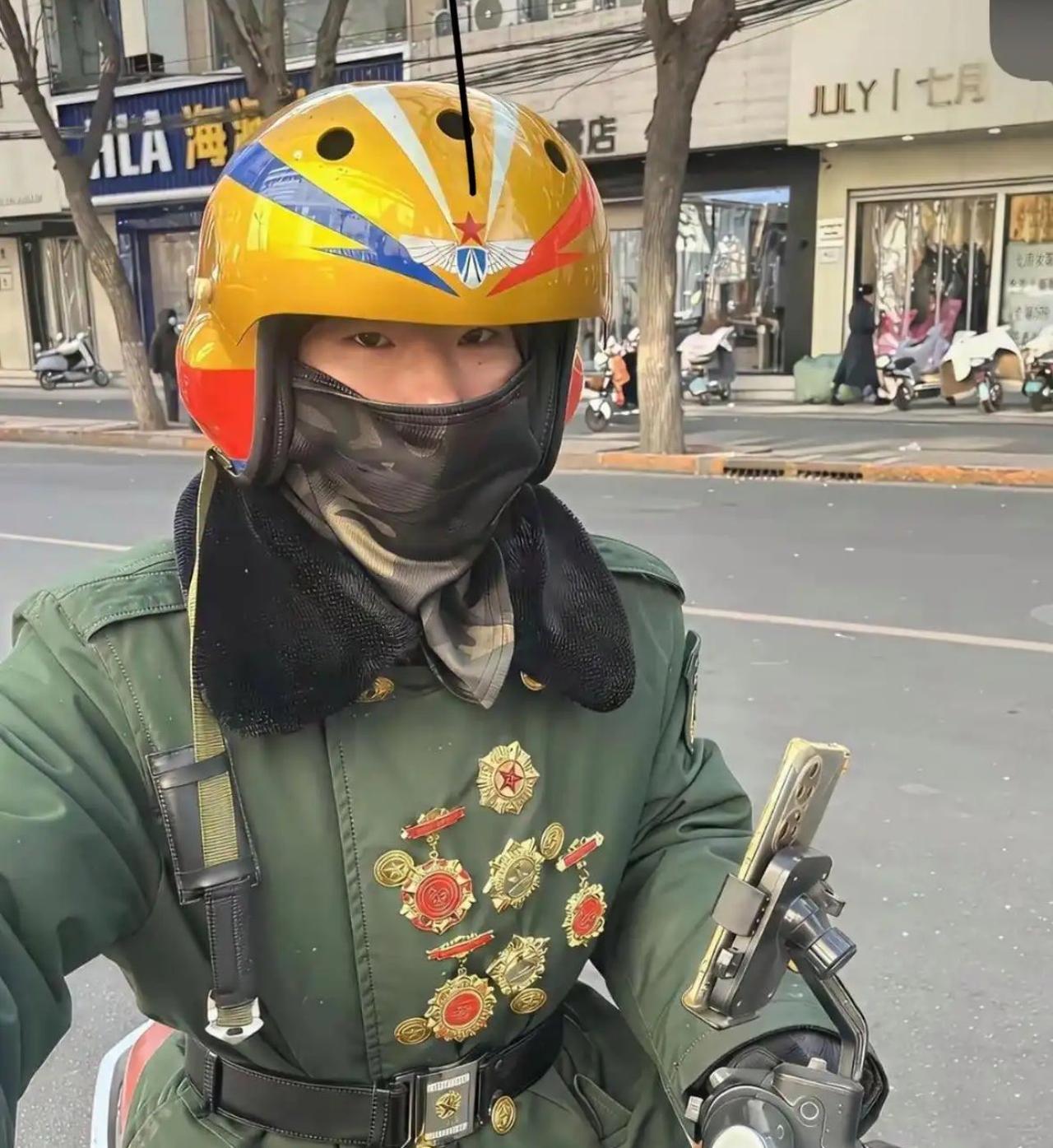 这感觉更像是炒作，按照我们现有的退役优待政策，能拿这么多奖章的，一般都有比