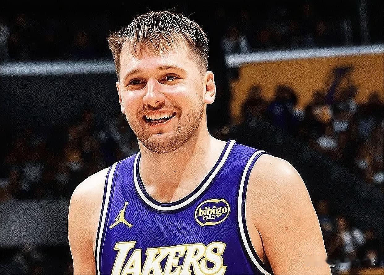 东契奇有多厉害，湖人就有多菜，打个没有特雷杨的老鹰居然能落后20分。东契奇的