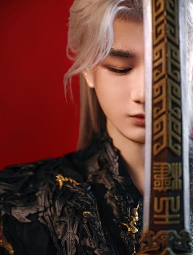 男顶流想二爆真挺难的！成毅《莲花楼》之后播的几部作品也基本都是无效播剧，龚俊《