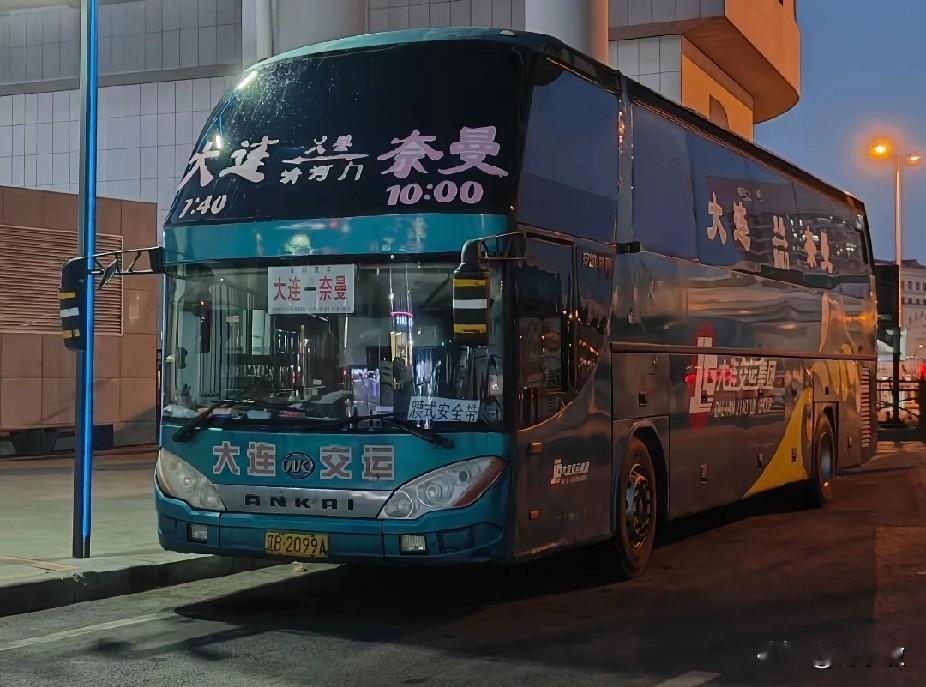 大连建设街汽车站，它曾是大连核心长途枢纽之一，因紧邻大连火车站，省际长途线路密集