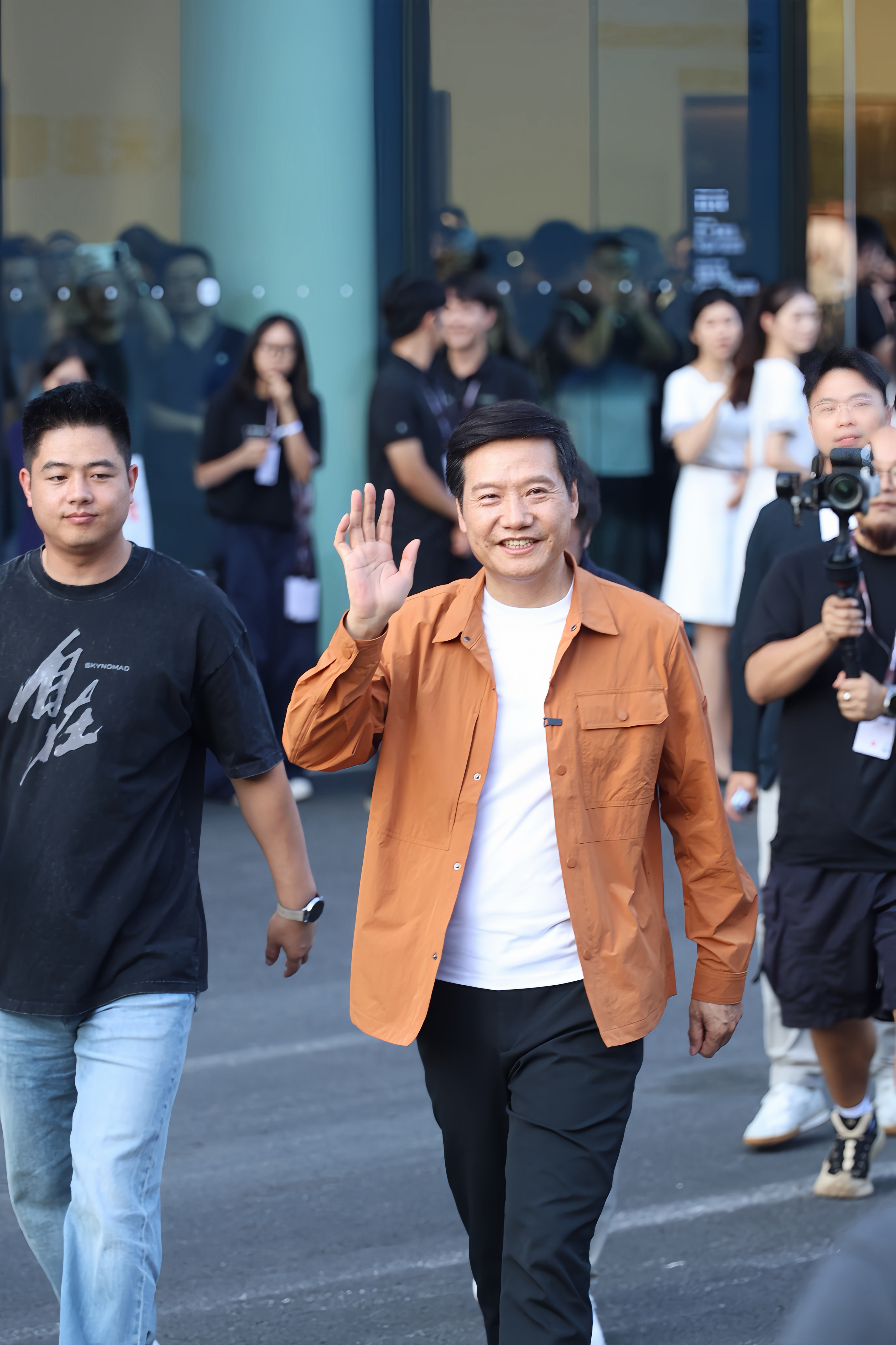 今天的橙色夹克也很好看，蹲一手商家[doge]​​​
