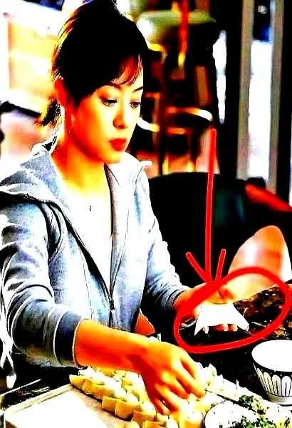 现在横店都传开了，孙俪我劝你还是快点退出演艺圈吧！不是你演胡曼黎有问题，