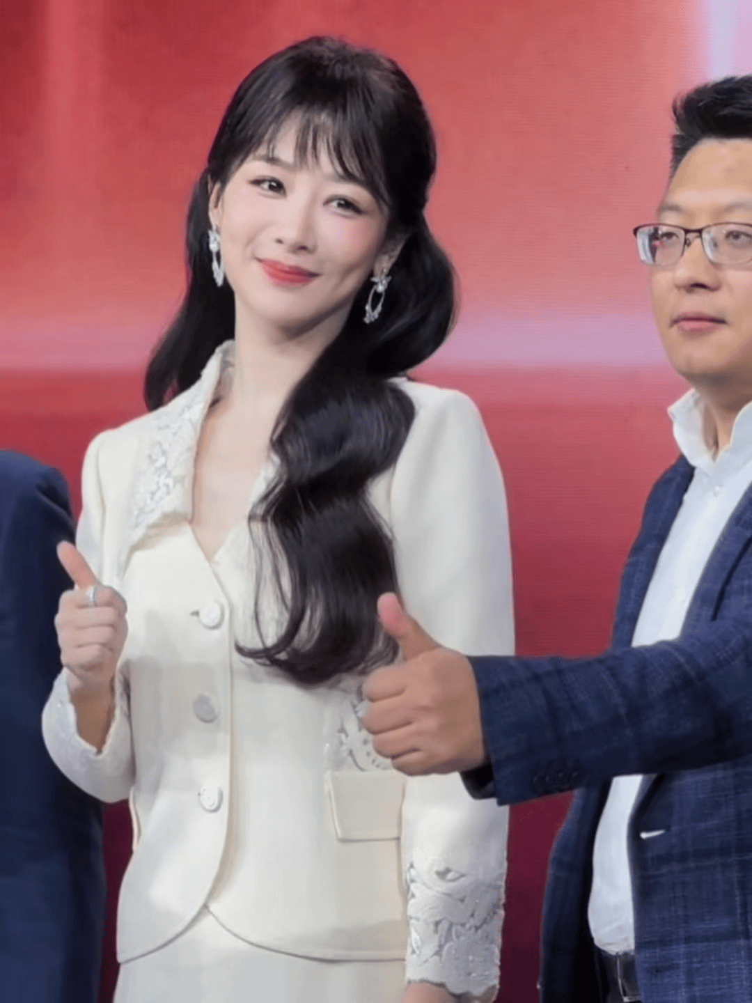 记录这个害羞一笑爱饭撒的小女孩～