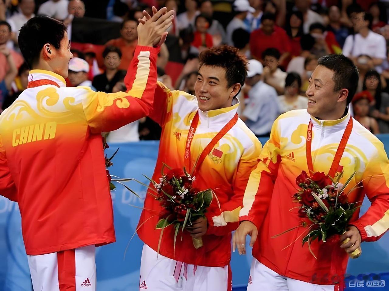 就算是仅看到运动员的背影，也能一眼把他认出来的，才是真正的球迷。和王皓击掌欢