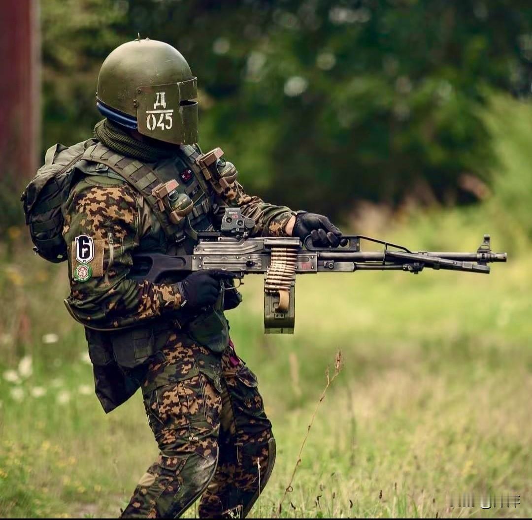 俄军特种部队手中的PK系列通用机枪，是现代战场的“死亡收割机”。它使用7.