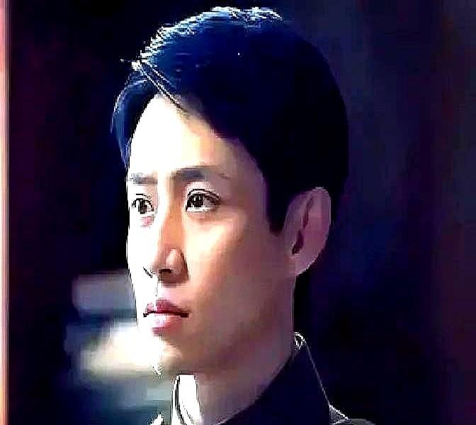 导演杨亚洲说：“在拍摄《沉默的荣耀》时，每次但凡有魏晨的戏……他不选那些容易