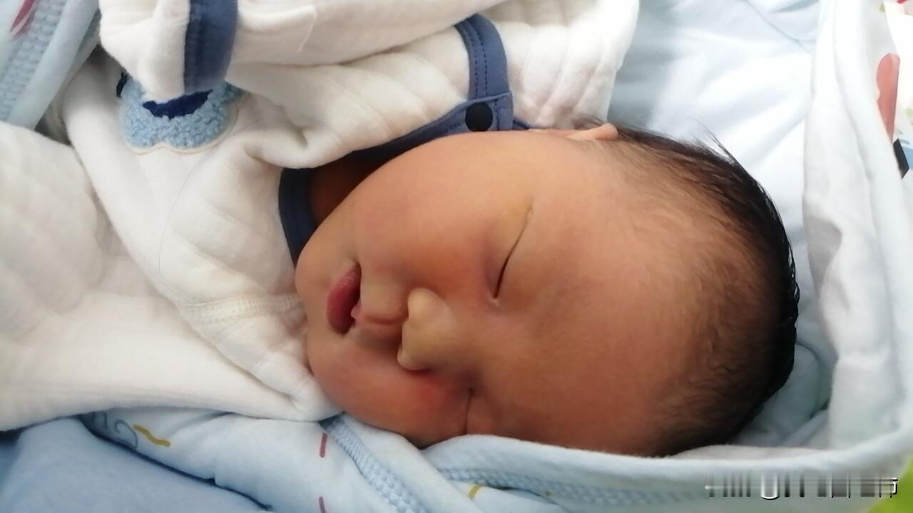 37岁生下她想到不能陪她太久就会感觉悲伤我今年37岁高龄产妇意外来了三胎，各种