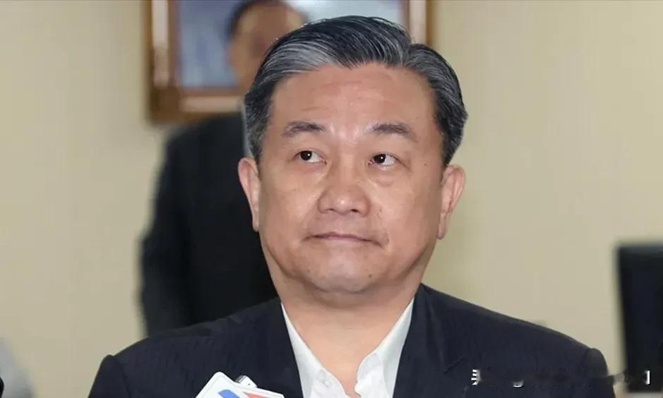 4月24日，台独顽固分子王定宇得意洋洋的说：美国已经当面警告过韩国瑜，如果军购案