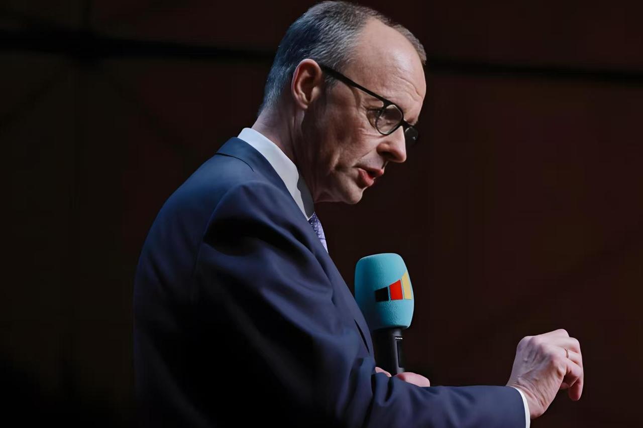 美媒:默茨转向？德国拟重新评估对华贸易政策！11月9日，《纽约时报》报道:“