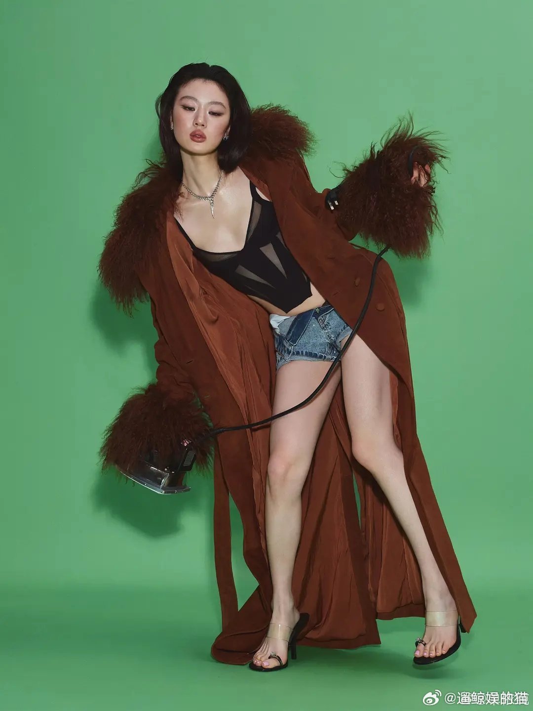 硬件差更要扬长避短走合适的风格，她好声音的时候，一头长发，清冷少女，情歌叙事，一