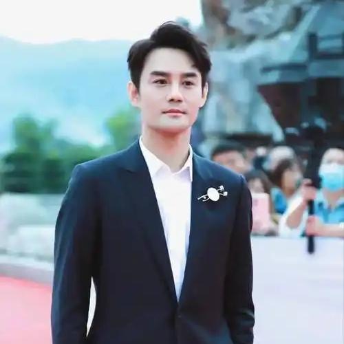 演员王凯说：“拍《琅琊榜》时，有一场戏孔笙导演对我说，你要走出上下五千年的感觉。