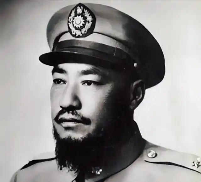 1961年，58岁的马步芳对18岁的五姨太说：“把你妈妈和两个妹妹叫来伺候我！”