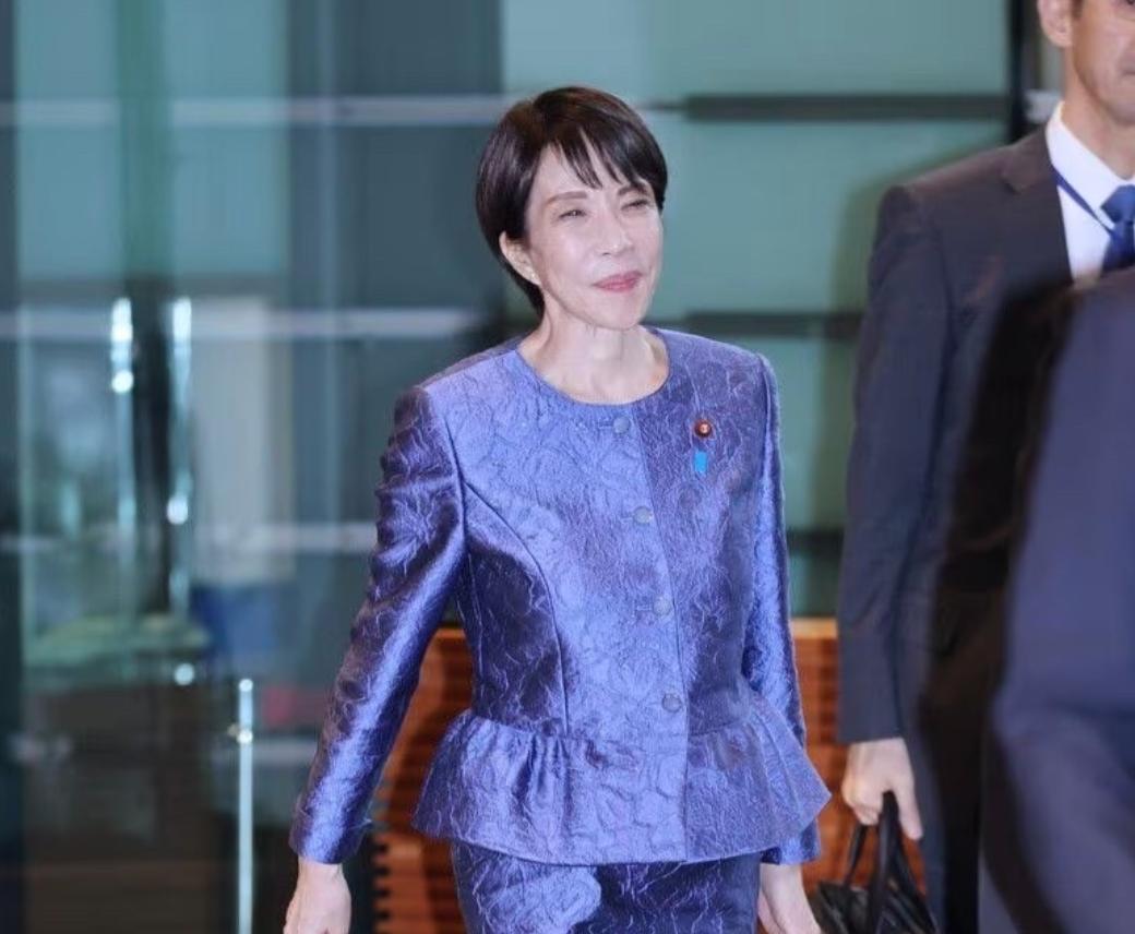 没人理，日本喊话中国 当地时间12月25日，高市早苗在东京发表了一场演讲。她