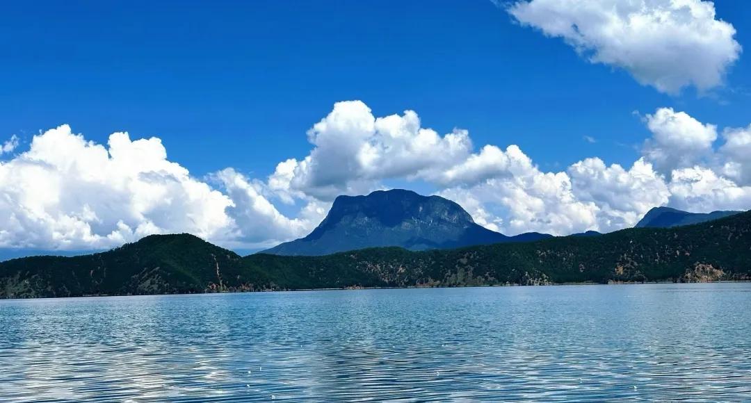 我们上任领导在位时，空了许多岗位，压着一个都不提拔，几个科室不安排副职，工作没有