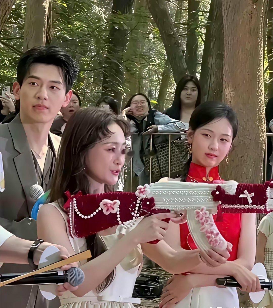 陈都灵那什么表情？像极了嫉妒眼红​​​
