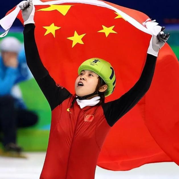 被国家队三次“开除”，最低谷时，国外递来一份改国籍的天价合同。王濛的回应是：“我