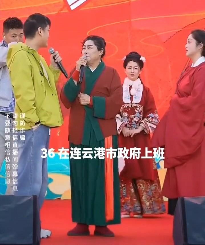 王婆说媒现场，有人卖瓜自夸！一江苏小伙自称在某机关事务管理局上班，家里有宾利添越