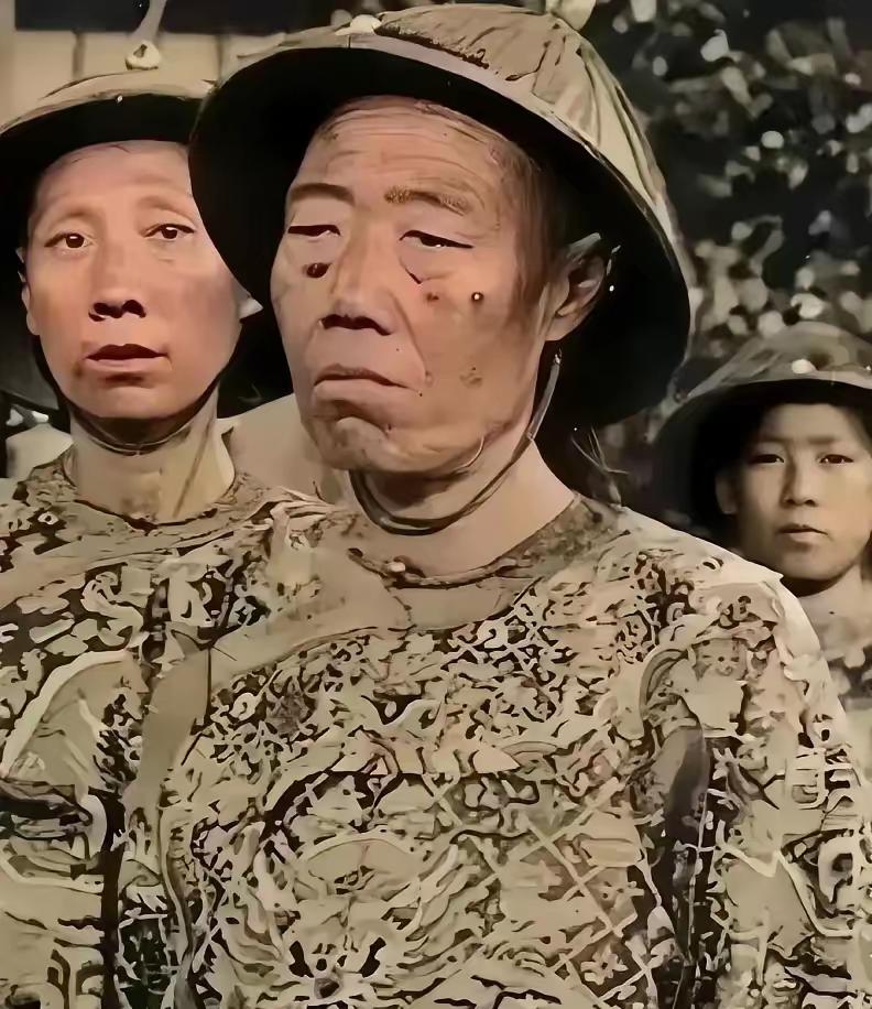 慈禧咽气前死死盯着李莲英，那眼神是要他殉葬。伺候38年的李莲英看懂了，没求饶，磕头说：您的丧事流程，