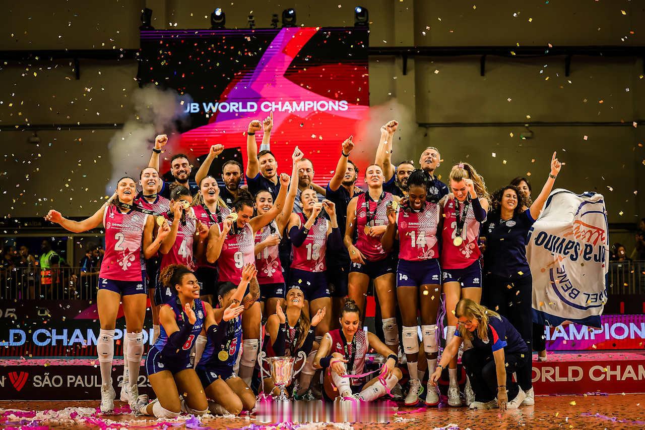 【女排世俱杯斯坎迪奇3-1科内首次登顶安娃25分朱婷13分】中国排球留洋动态国