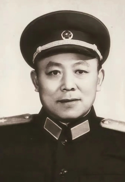 1949年，国民党中将李振率部起义，在谈判时见解放军干部很年轻，当即变脸道：“你