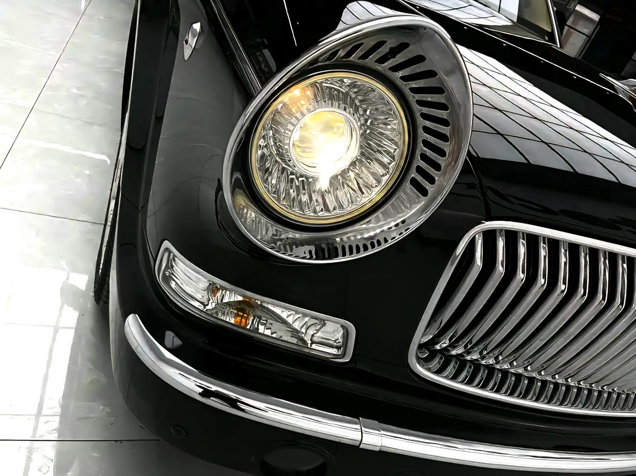 咱们今天来认识一下国产顶级v12的天花板红旗l5礼宾车。这台车全球限量60辆。搭