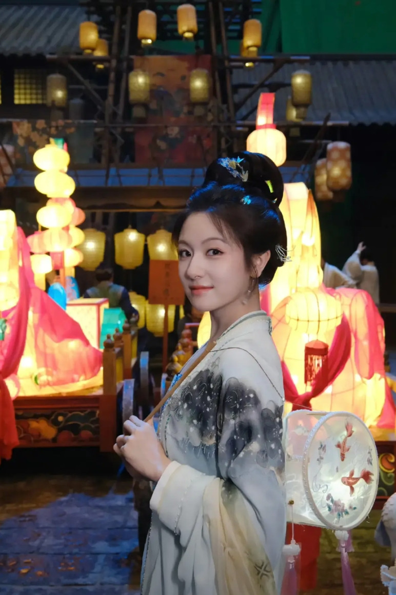 《朝雪录》爆了以后，我想着唐人终于又“崛起”了！特意去唐人影视官博和蔡艺侬微