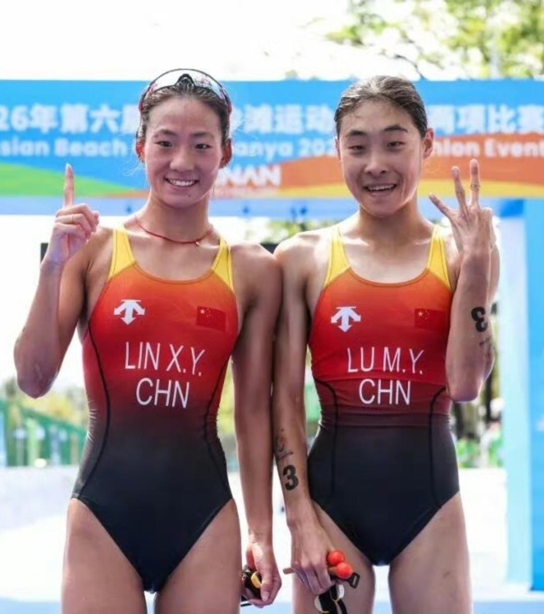 恭喜恭喜女子运动员林鑫瑜在三亚亚沙会上获得游跑两项女子个人金牌。小姑娘确实不容