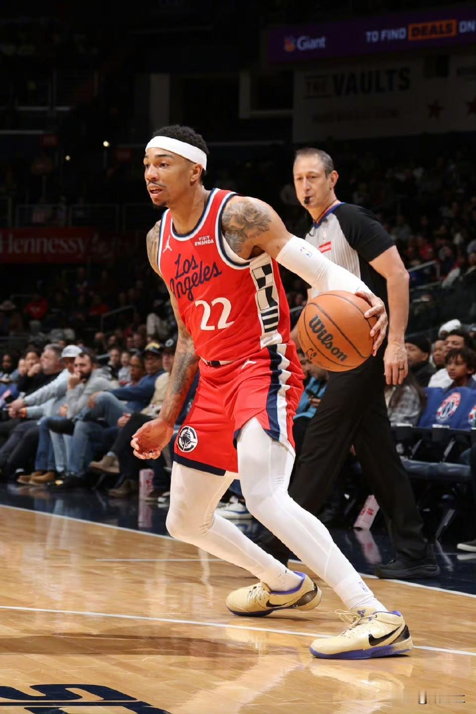 正负值全队最高！乔丹米勒得到16分助快船六连胜今天快船在客场挑战奇才，最终以1