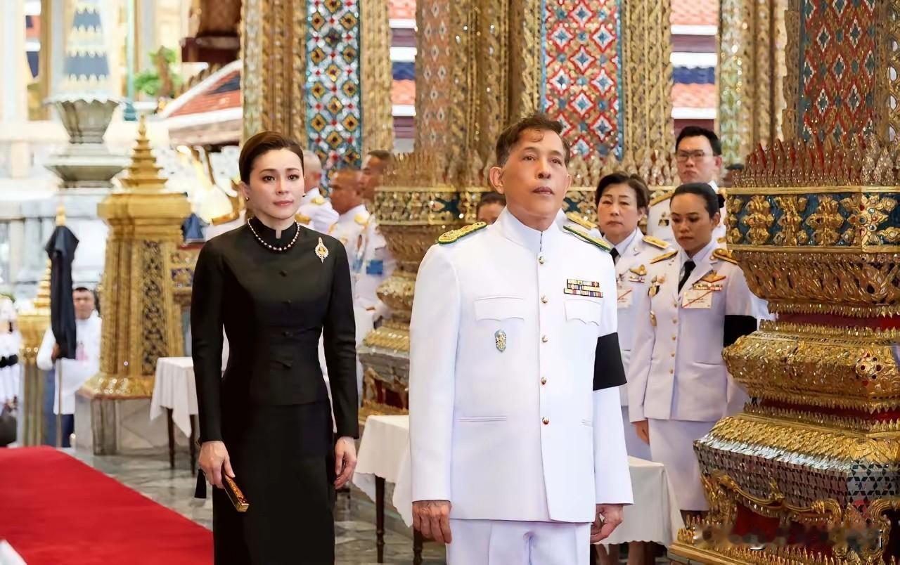 泰国国王玛哈的女人不止她一位，苏提达能够成为泰国的王后，想必靠的是德才兼备，人美