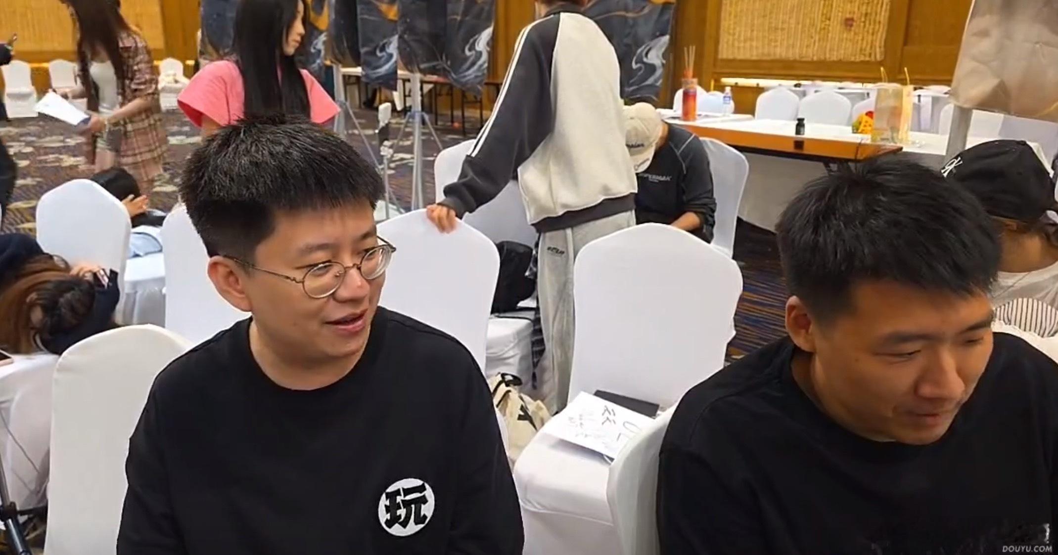 玩机器给冬瓜强科普这次团播刀区主播“你知道这次团播刀区那些主播都很亲和，都是大哥