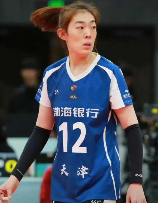 沪闽女排联袂“为难”天津：天津3-1力克上海勇夺“晟育杯”精英赛冠军，“边缘球员