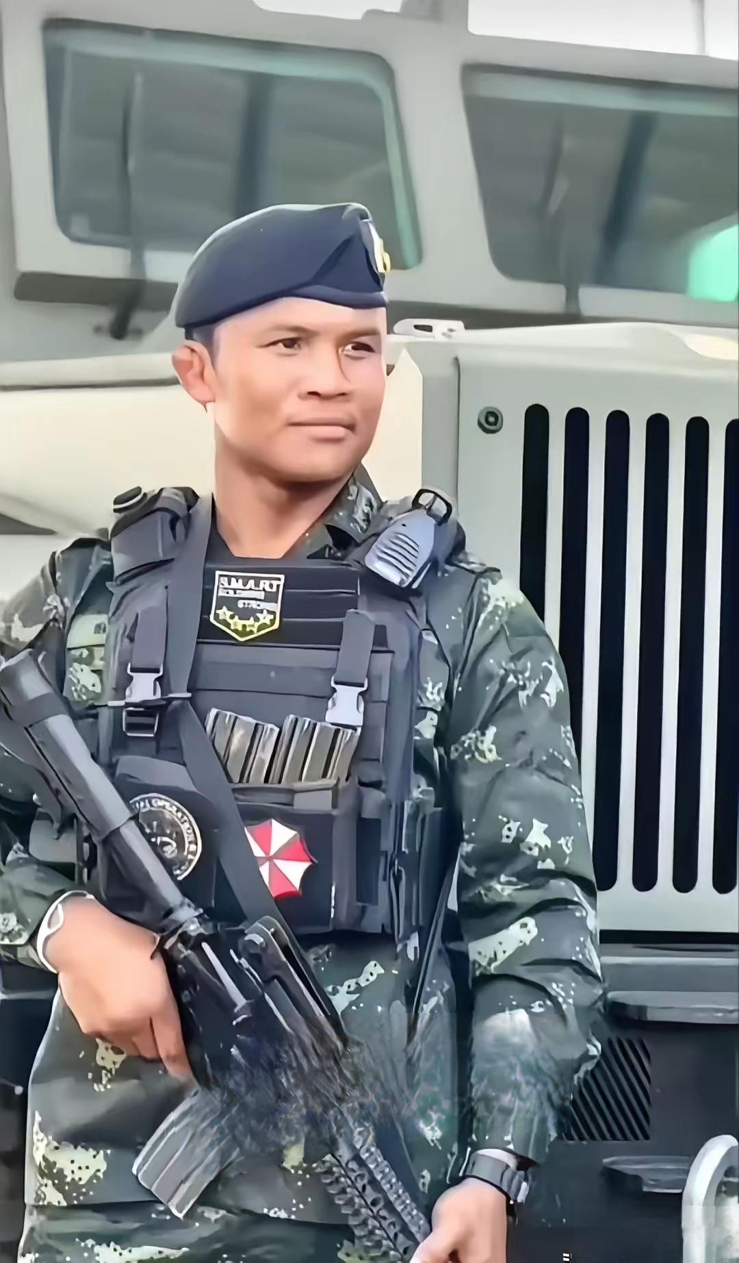 他打服了全世界，却选择向国家报到。40岁的播求，在拿下两条世界金腰带、身家过亿