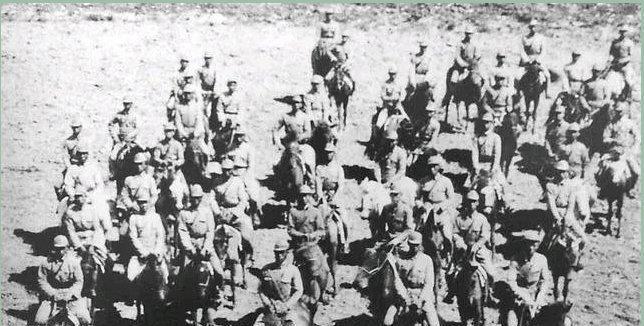 1938年，一支2300人的八路军精锐秘密北上大青山，参谋长却在酷暑天让每人穿上