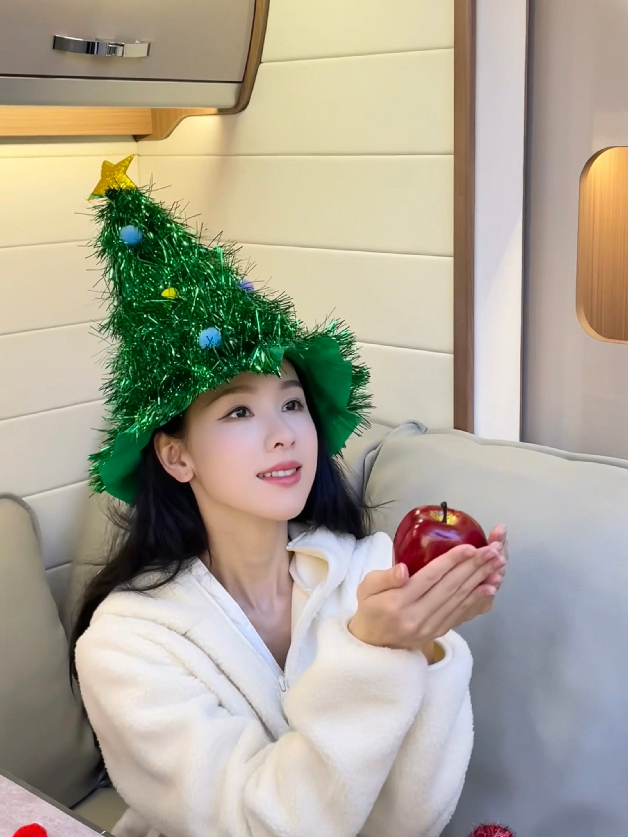 陈都灵手臂陈都灵​​​