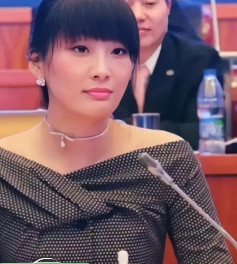 我敢打赌，宗馥莉这辈子很难结婚了。一来，自身条件太好。手握娃哈哈百亿帝国，2