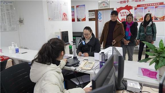 社保卡除了领养老金，还有三个隐藏用处，老一辈大多不清楚很多中老年朋友手里都