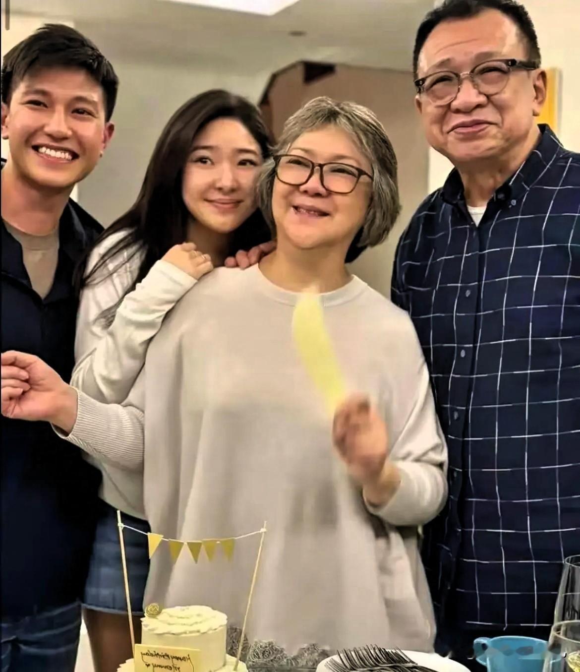 许绍雄的婚姻，给所有结婚的人一个忠告许绍雄43岁才步入婚姻，老婆是二婚，带着