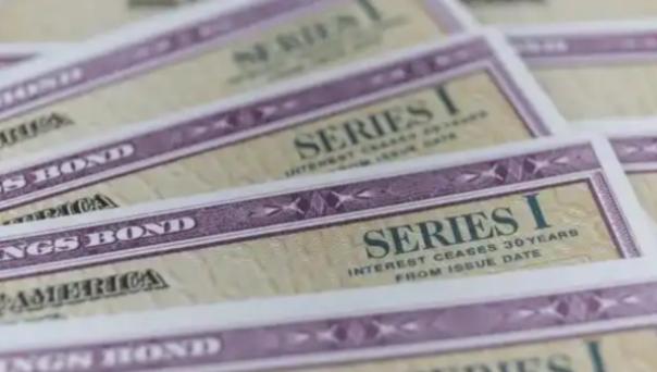 一旦中国今天清空全部7307亿美元美债，明天我们自己的出口企业，就将接不到一张新