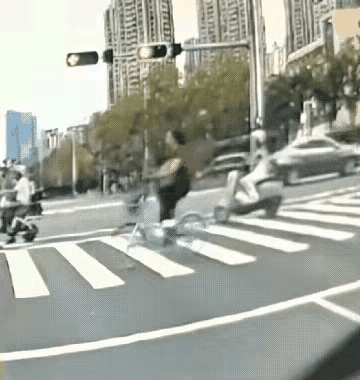 国家必须立法：凡是闯红灯者，不论是行人，骑行自行车、电动车，还是其他交通工具的发