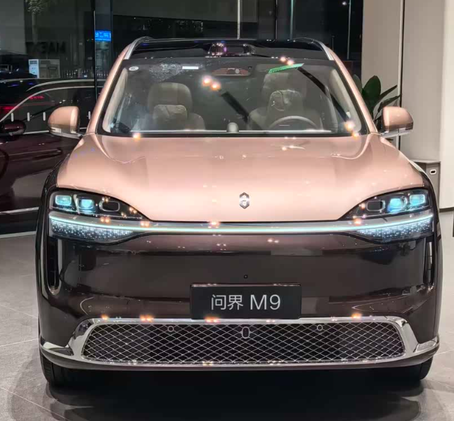 问界M9换代这么快，有惊喜有意外说实话，第一次见旗舰SUV这么快就大换代，问界