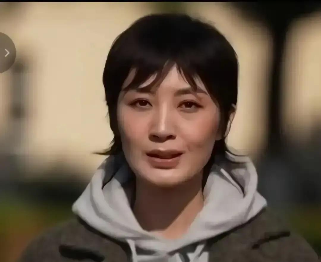 樊振东对着新华社镜头一句多余的字都不敢蹦，我隔着屏幕都替他憋得慌。4月3日那段