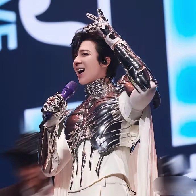 我现在严重怀疑​刘宇宁第一次开演唱会是假的​紧张的他开场这话一出，就知道他还是保