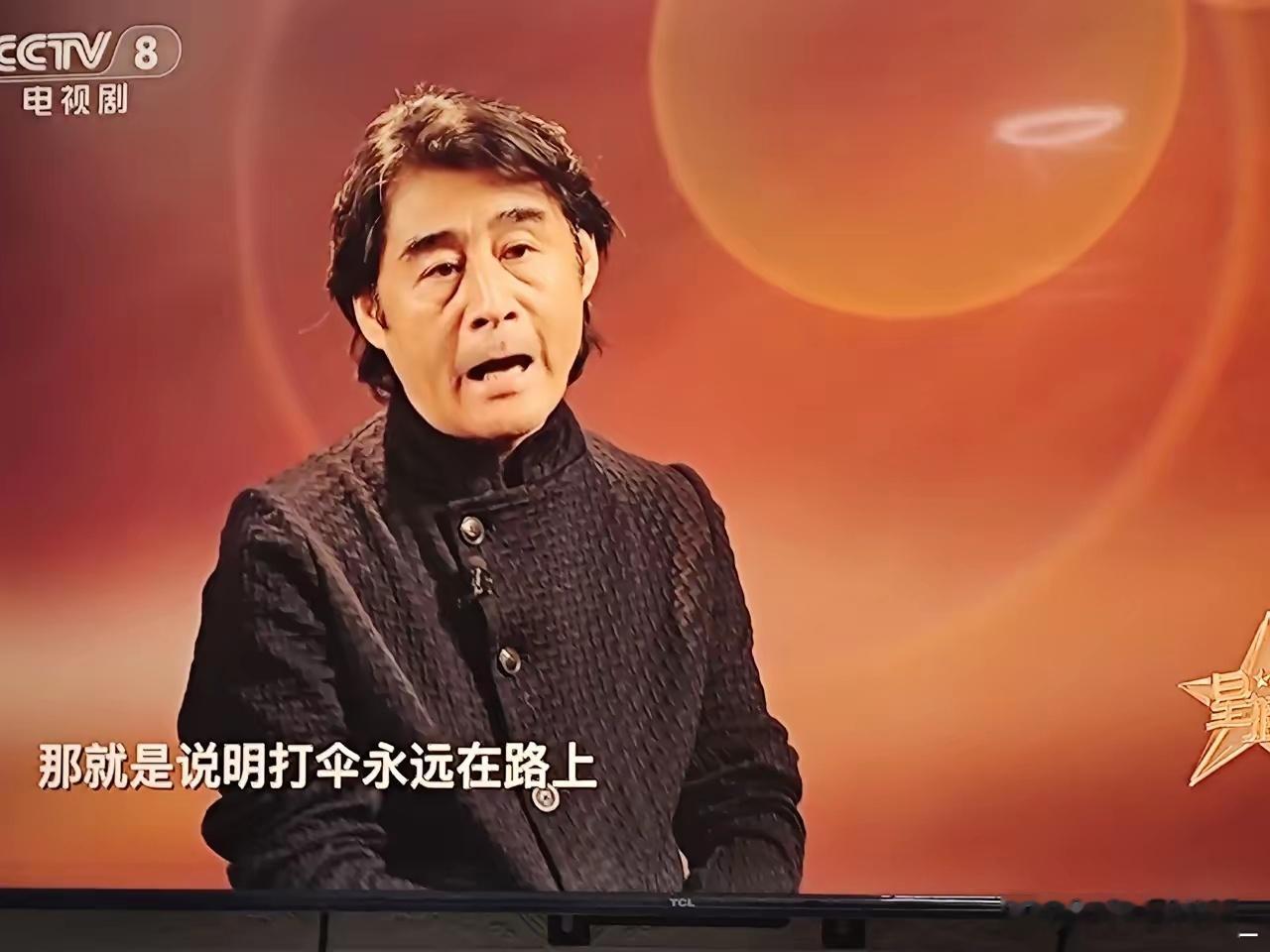刚才听了《以法之名》导演傅东育对这部影片主题表现的一个说明。这是一部关于情与法、