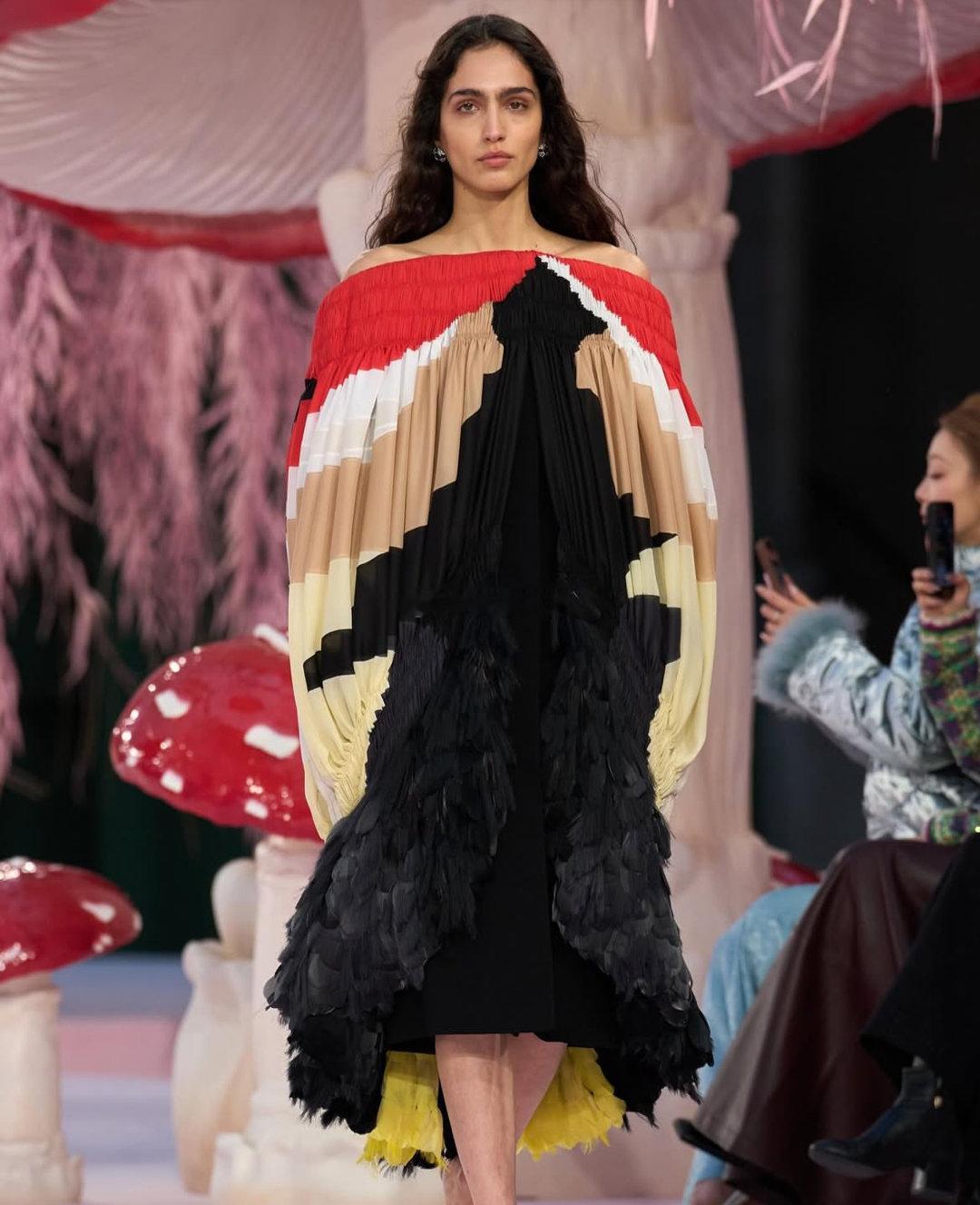 香奈儿2026春夏系列梦幻登场🎀继巴黎男装周收官后，高级定制的梦幻篇章正式开启