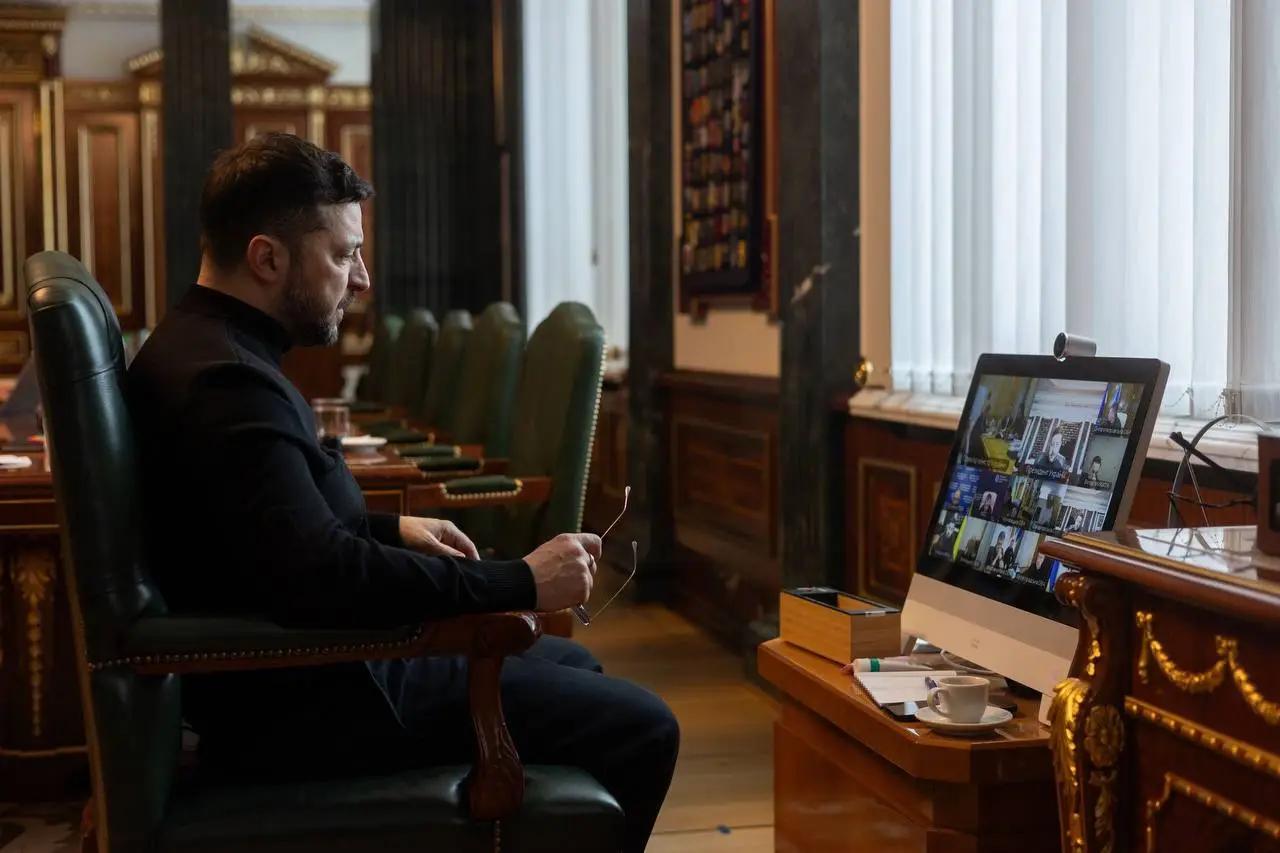 美国把乌克兰给出卖了？2月7日，乌克兰的情报部门称，美国私下与俄罗斯签署了相关