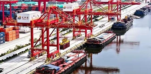 据美国政治新闻报道，海杰航运公司确定于今年9月20日在宁波舟山港开通“中欧北极快